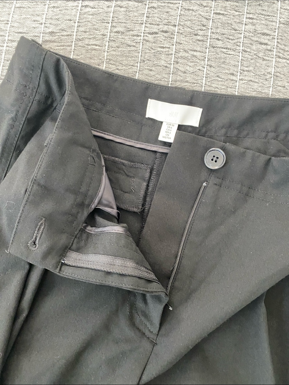 H&M Black Pleated Pants with Button Cuffs Size 6 - Picture 6 of 8